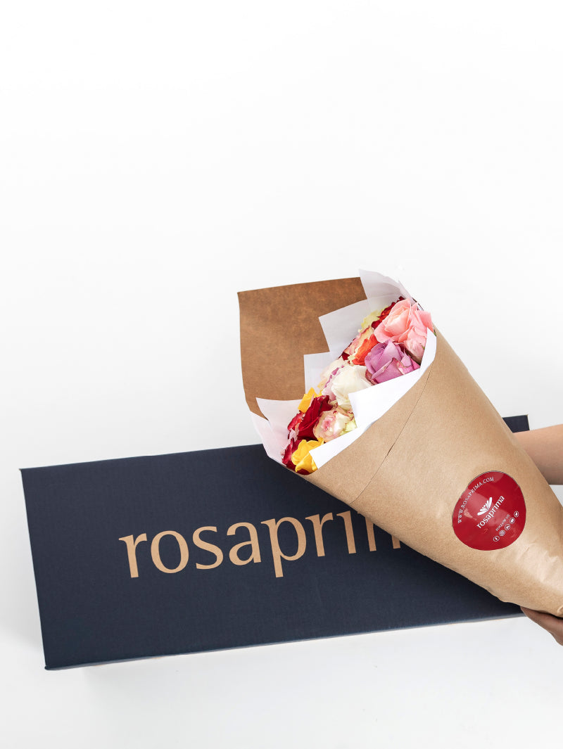 Bouquet of standard roses in a brown paper with a Rosaprima box in the background.
#color_standard